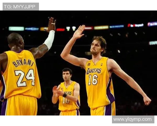 湖人对阵灰熊加索尔重返赛场引发的篮球传奇对决与情感回忆